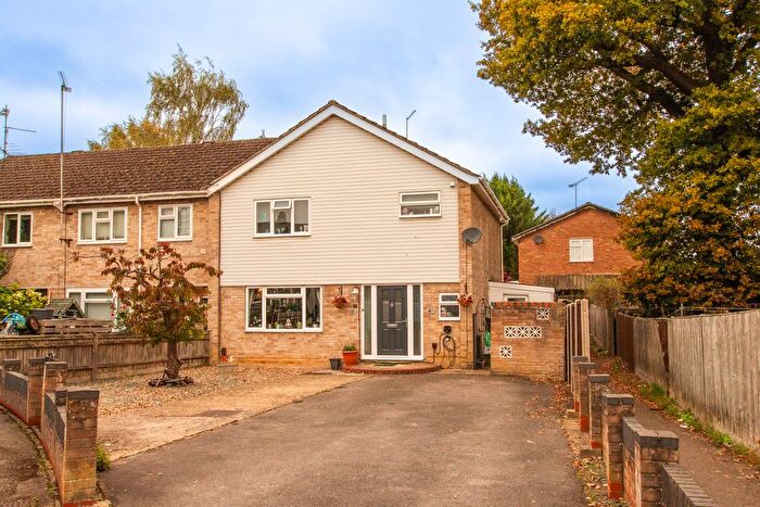 4 Bedroom End Of Terrace House For Sale In Lilac Close, Purley On Thames, Reading, Berkshire, RG8