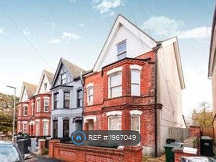 1 Bedroom Flat To Rent In Bedford Grove, Eastbourne, BN21