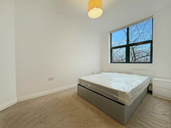 Studio To Rent In Fairway Court, Elland Road, Leeds, LS11