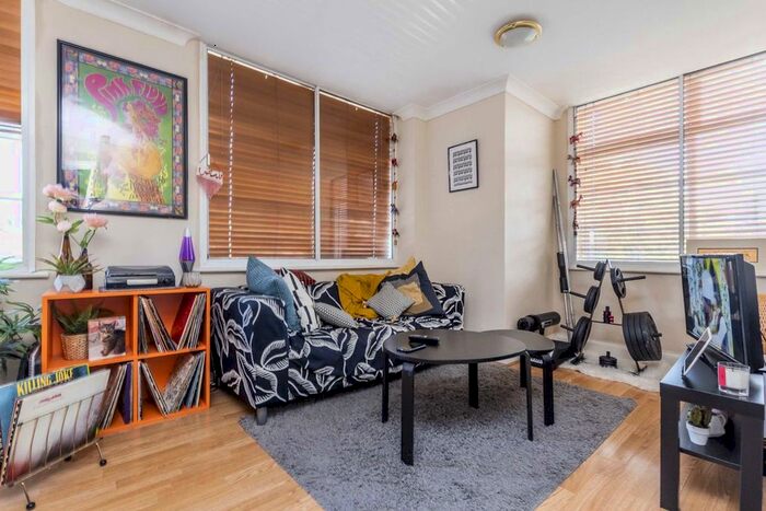 1 Bedroom Flat To Rent In Streatham High Road, London, SW16