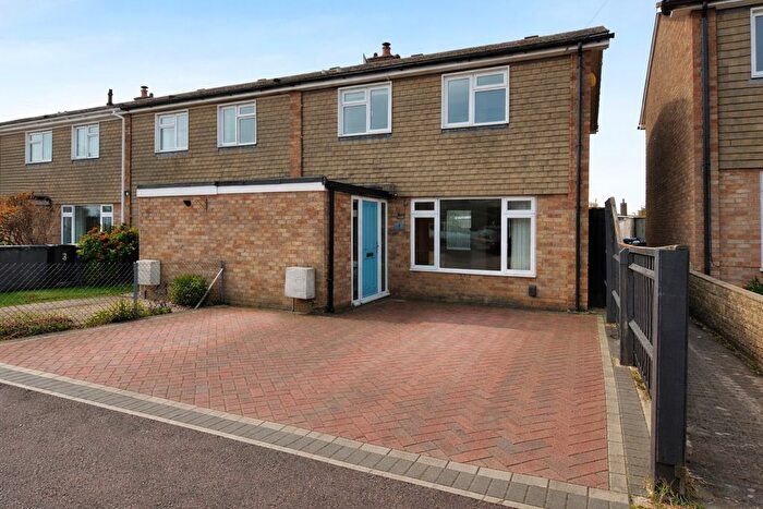 3 Bedroom Terraced House For Sale In Chandler Close, Bampton, Oxfordshire, OX18