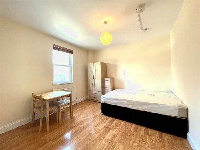 Property To Rent In Tottenham Lane, Crouch End, N8