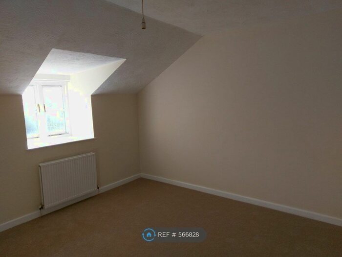 2 Bedroom Flat To Rent In Old Station Close, Cheddar, BS27