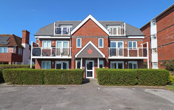 2 Bedroom Flat For Sale In Sea Front, Hayling Island, PO11