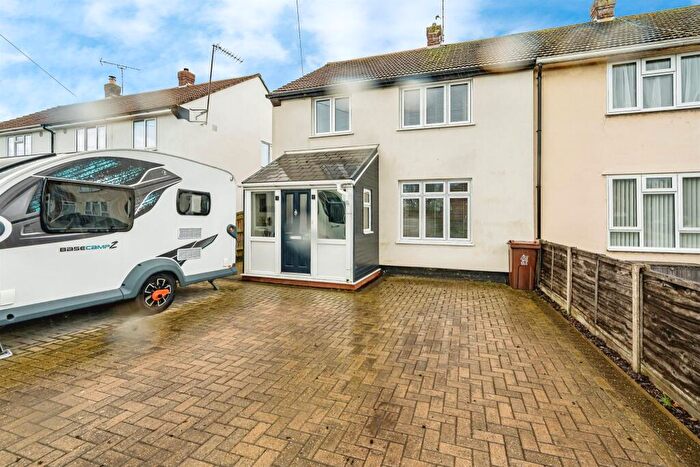 3 Bedroom Semi Detached House For Sale In Grenville Road, Aylesbury, HP21