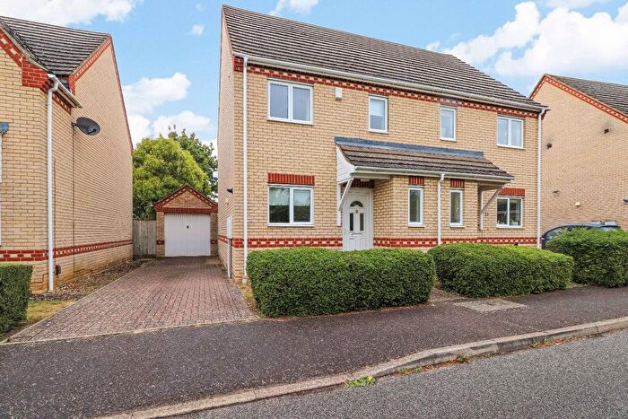 3 Bedroom Semi-Detached House To Rent In Mowlam Close, Impington, Cambridge, CB24