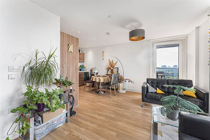 1 Bedroom Flat For Sale In Olso Tower, Surrey Quays, SE8