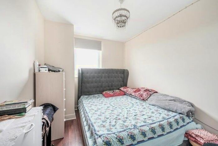1 Bedroom Flat To Rent In Colenso Road, Ilford, IG2