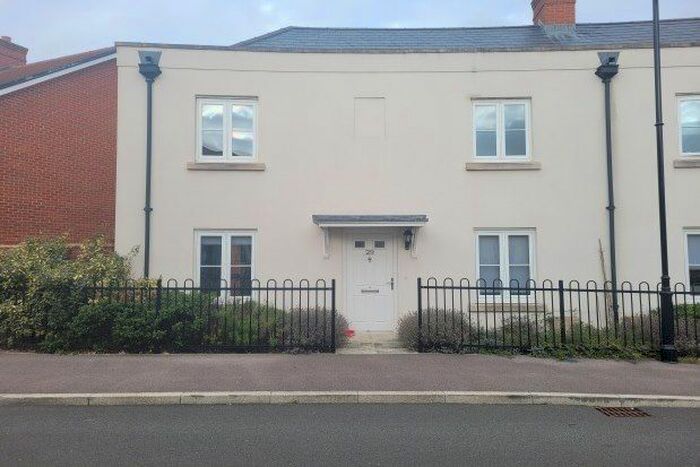 3 Bedroom End Of Terrace House To Rent In Orchard Mead, Waterlooville, PO7