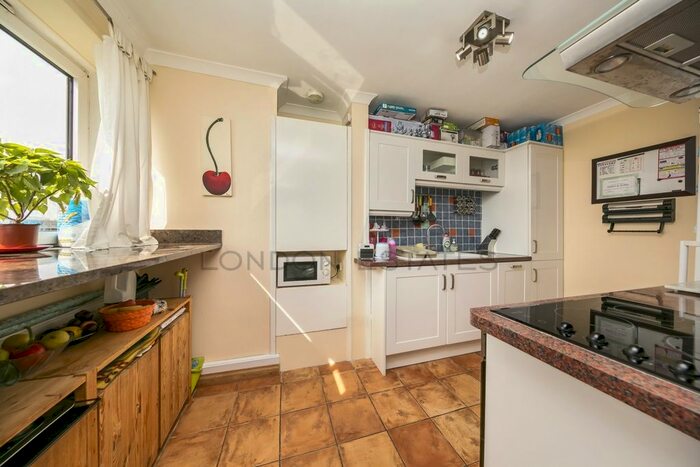 2 Bedroom Flat To Rent In Overton House, Tangley Grove, Roehampton, SW15