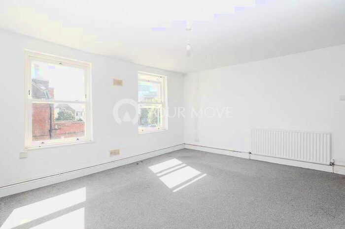 3 Bedroom Maisonette Flat To Rent In St. Georges Square, Portsmouth, Hampshire, PO1