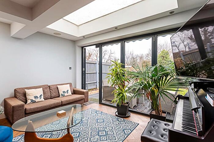 1 Bedroom Flat To Rent In A Robinson Road, London, SW17