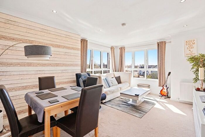 2 Bedroom Flat For Sale In Inch Wood Avenue, Bathgate, EH48