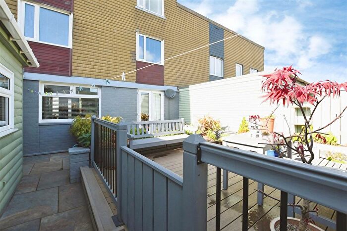 4 Bedroom Terraced House For Sale In Cadeleigh Close, Bransholme, Hull, HU7