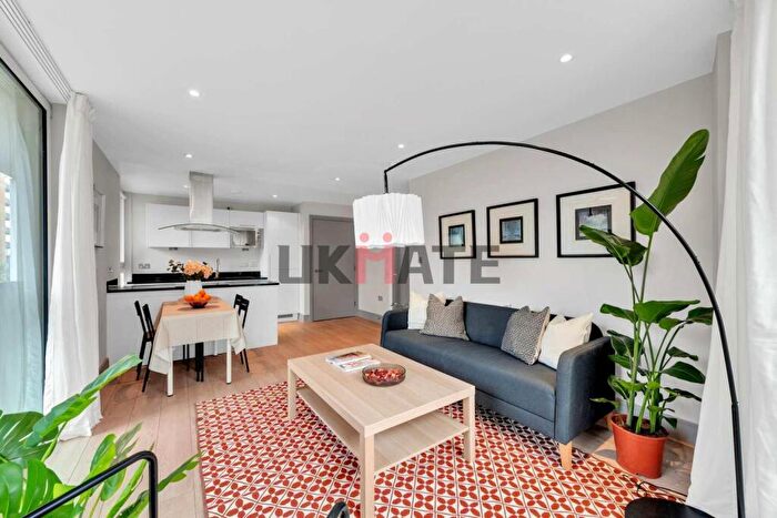 3 Bedroom Flat To Rent In Denison House, Lanterns Way, E14