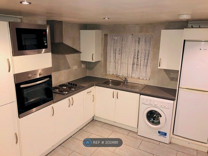 2 Bedroom Flat To Rent In Cains Lane, Feltham, TW14