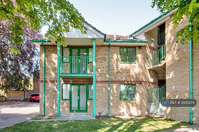 2 Bedroom Flat To Rent In Ellerslie Court, Gravesend, DA12