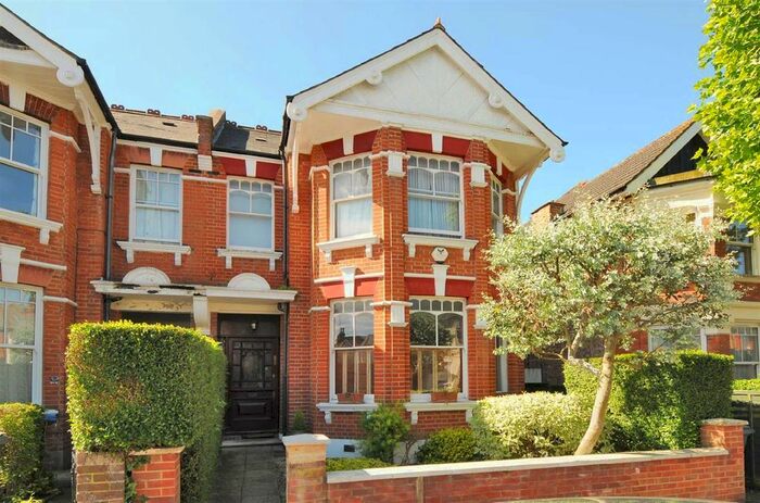 4 Bedroom Semi-Detached House To Rent In Melrose Avenue, Willesden, London, NW2