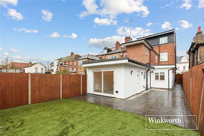 2 Bedroom Flat To Rent In Ballards Lane, London, N3