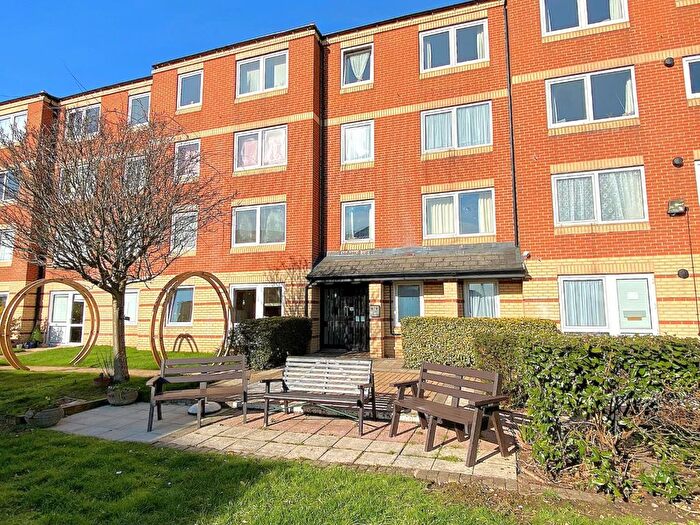 1 Bedroom Flat To Rent In Friars Court, Queen Anne Road, Maidstone, ME14
