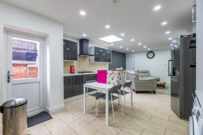 6 Bedroom Terraced House To Rent In Metchley Lane, Harborne, Birmingham, B17