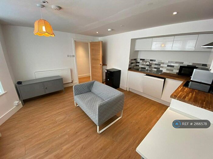 2 Bedroom Flat To Rent In Goldstone Road, Hove, BN3