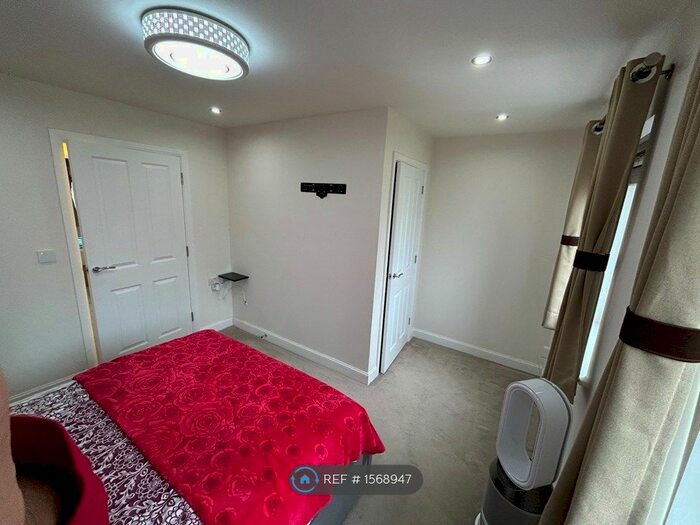 4 Bedroom Semi-Detached House To Rent In Brassie Close, Basingstoke, RG24