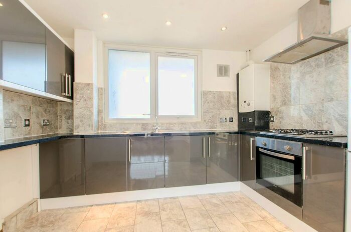 3 Bedroom Flat To Rent In Holbrook House, Brixton Hill, London, SW2