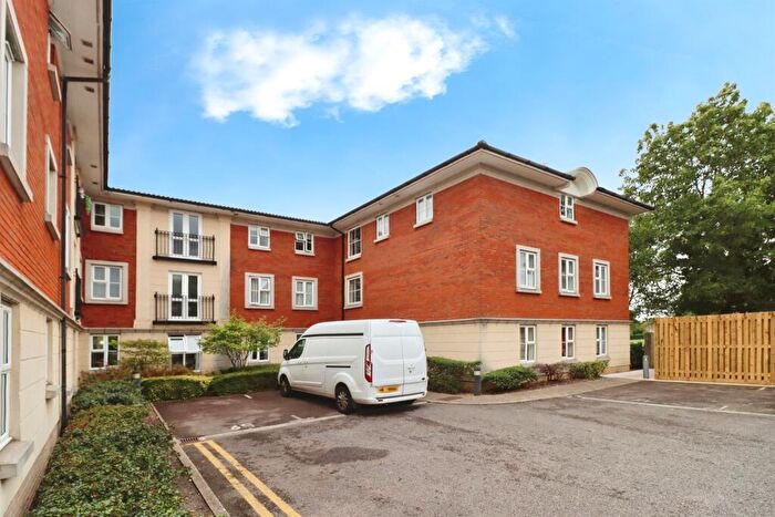 2 Bedroom Flat For Sale In Grimsbury Road, Bristol, BS15