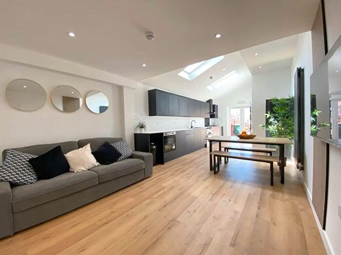 5 Bedroom End Of Terrace House To Rent In Monks Road, Coventry, CV1