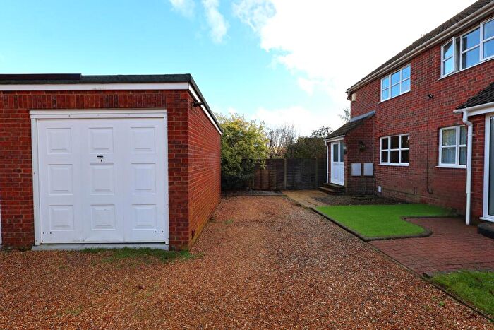 2 Bedroom House For Sale In Windmill Close, Clanfield, PO8