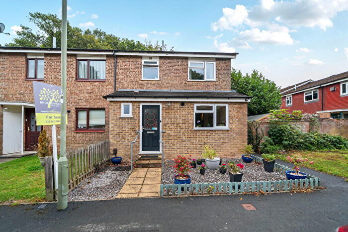 4 Bedroom End Of Terrace House For Sale In Renoir Close, Basingstoke, RG21