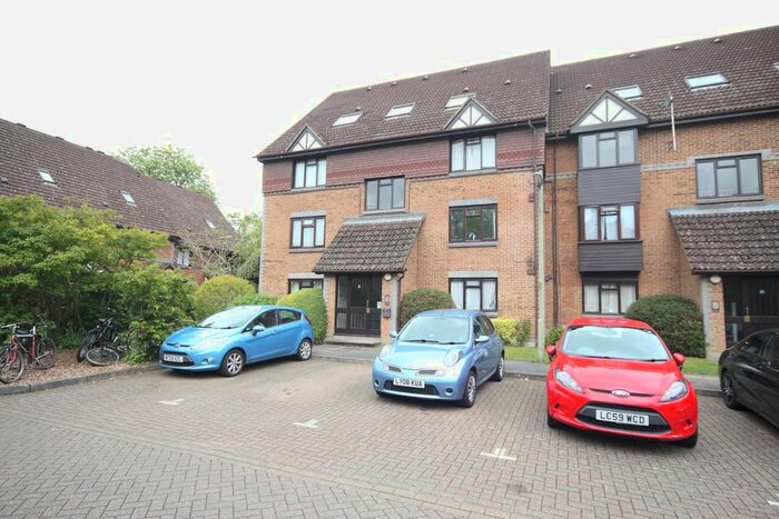 Studio To Rent In Oriental Road, Woking, GU22