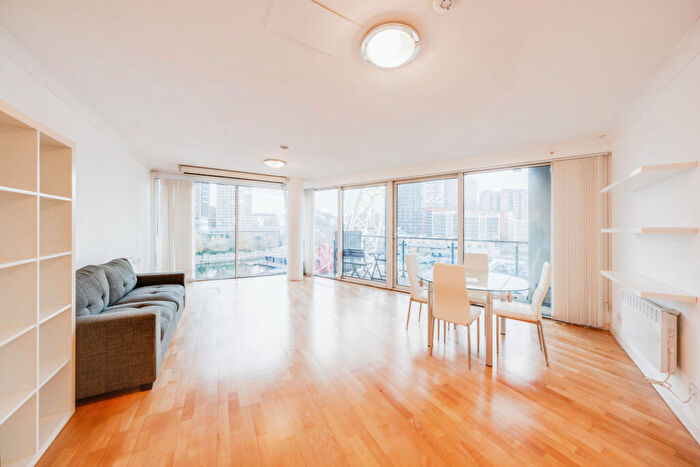 2 Bedroom Apartment To Rent In Boardwalk Place, Canary Wharf, London, E14