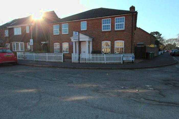 2 Bedroom Flat To Rent In Meadow Lane, Hamble, Southampton, SO31