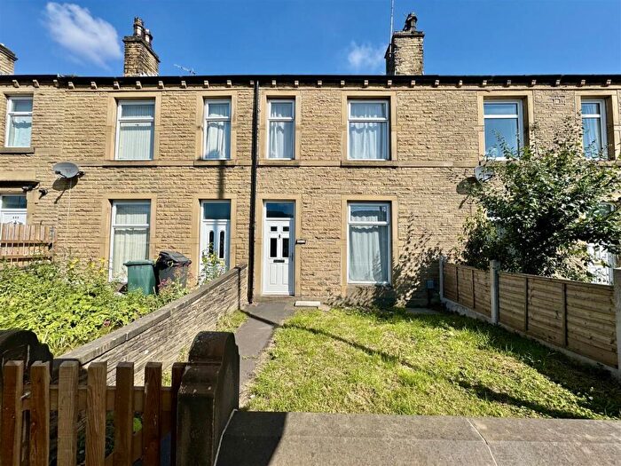 3 Bedroom Terraced House For Sale In Leeds Road, Huddersfield, HD2