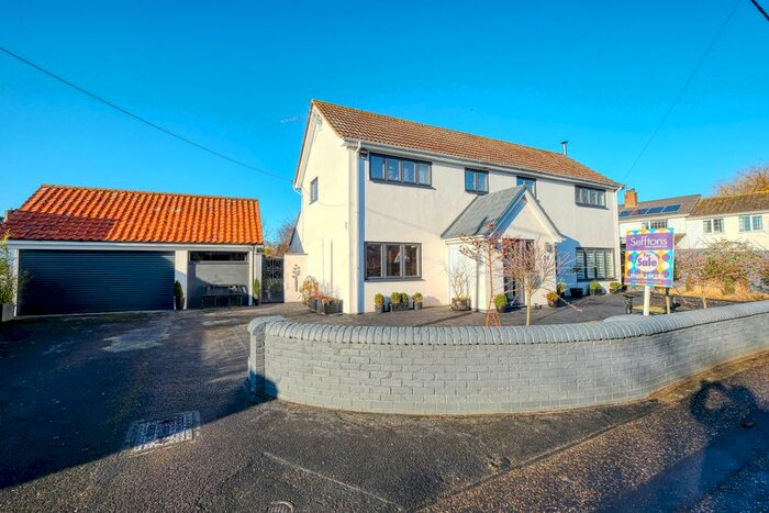 4 Bedroom Detached House For Sale In High Green, Brooke ., NR15