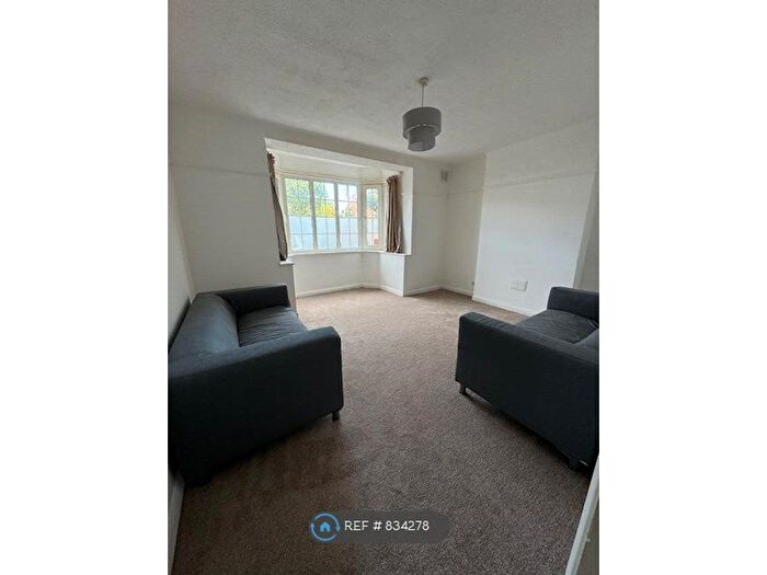 2 Bedroom Flat To Rent In Lynn Court, London, SW16