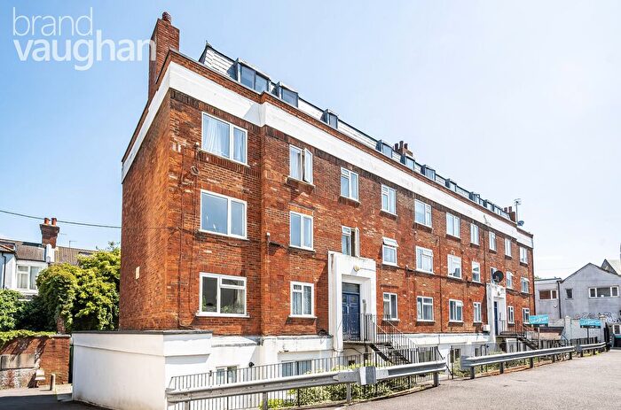 2 Bedroom Flat To Rent In Devonian Court, Park Crescent Place, Brighton, East Sussex, BN2