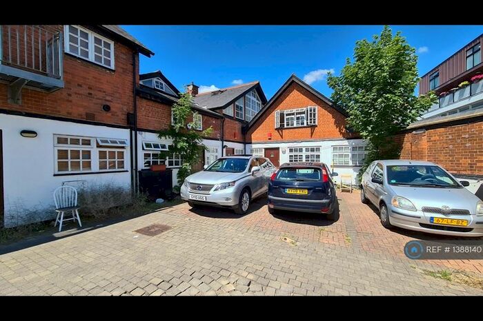 1 Bedroom Semi-Detached House To Rent In Park Mews, London, N8