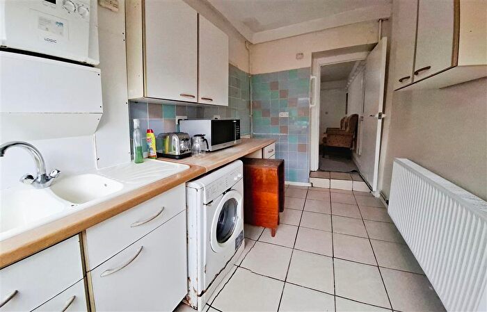 1 Bedroom Flat To Rent In Page Street, Swansea, SA1