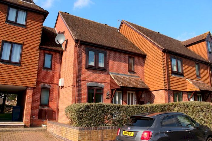 2 Bedroom Apartment To Rent In Wey Road, Godalming, Surrey, GU7