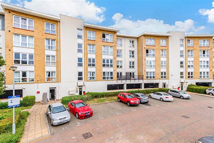 1 Bedroom Flat For Sale In Romulus Road, Gravesend, Kent, DA12