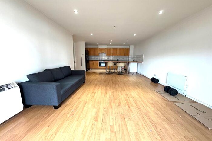 2 Bedroom Apartment To Rent In Hull Place, E16