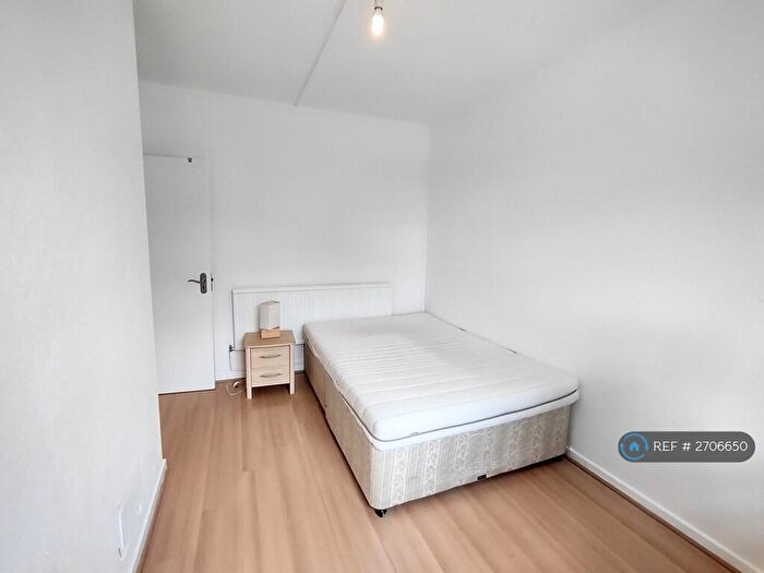 3 Bedroom Flat To Rent In Walker House, London, NW1