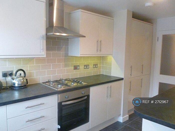 2 Bedroom Flat To Rent In Beech Drive, Berkhamsted, HP4