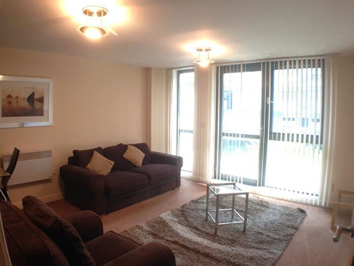 1 Bedroom Apartment To Rent In Centenary Plaza, Holliday Street, Birmingham, B1