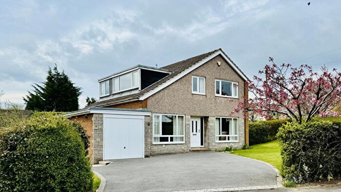 4 Bedroom Detached House For Sale In Holt Park Approach, Holt Park, Adel, Leeds, LS16