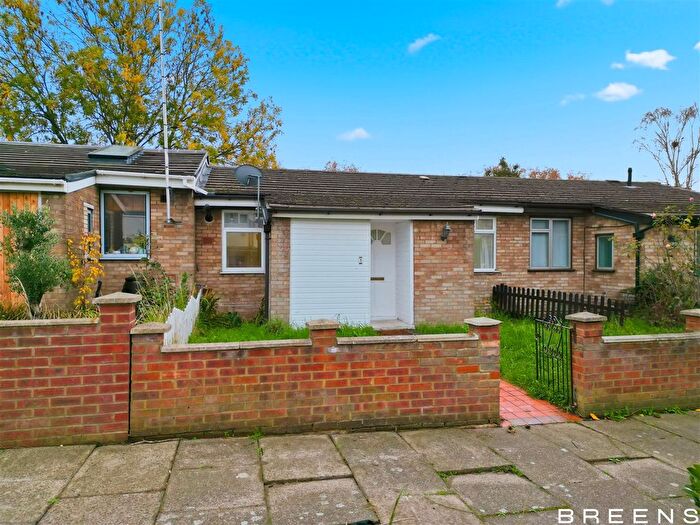 3 Bedroom Bungalow For Sale In Colton Gardens, London, N17