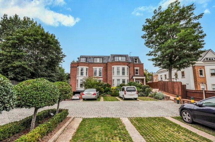 2 Bedroom Flat To Rent In Portsmouth Road, Esher, KT10